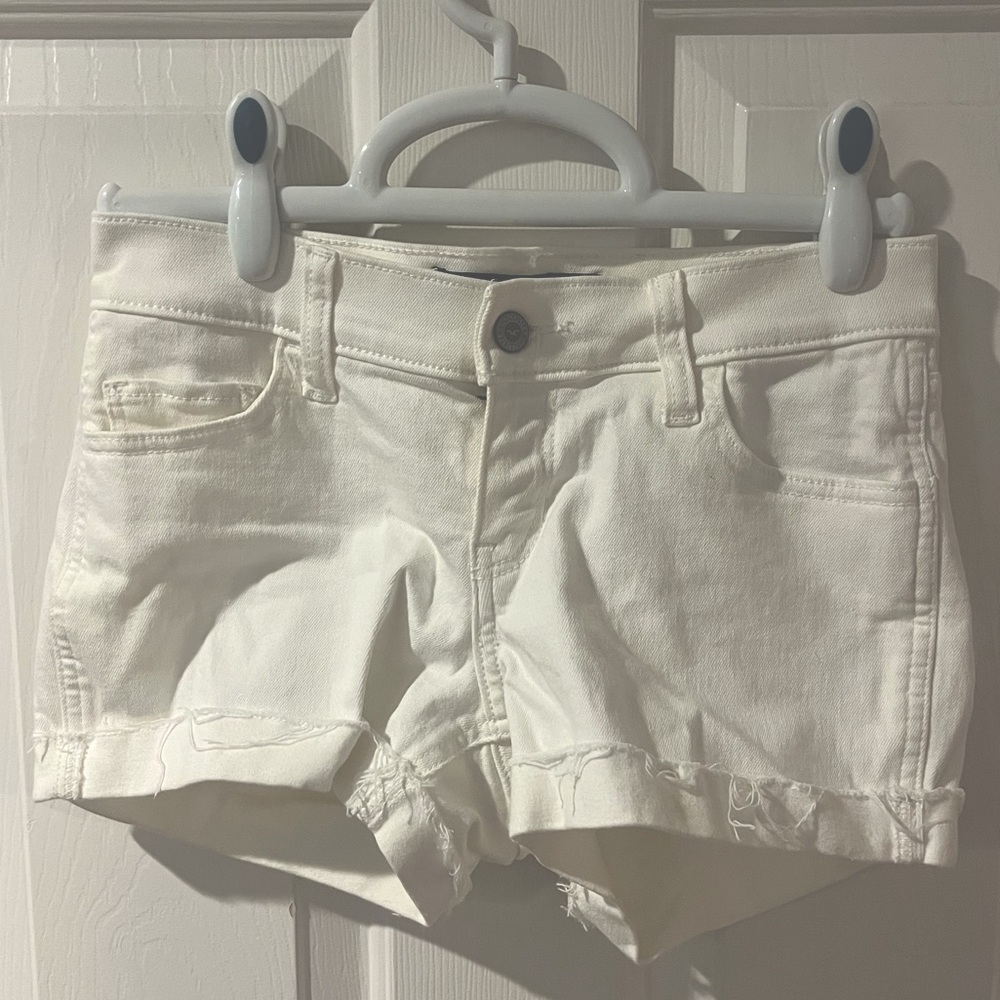 White Hollister low-rise shorts